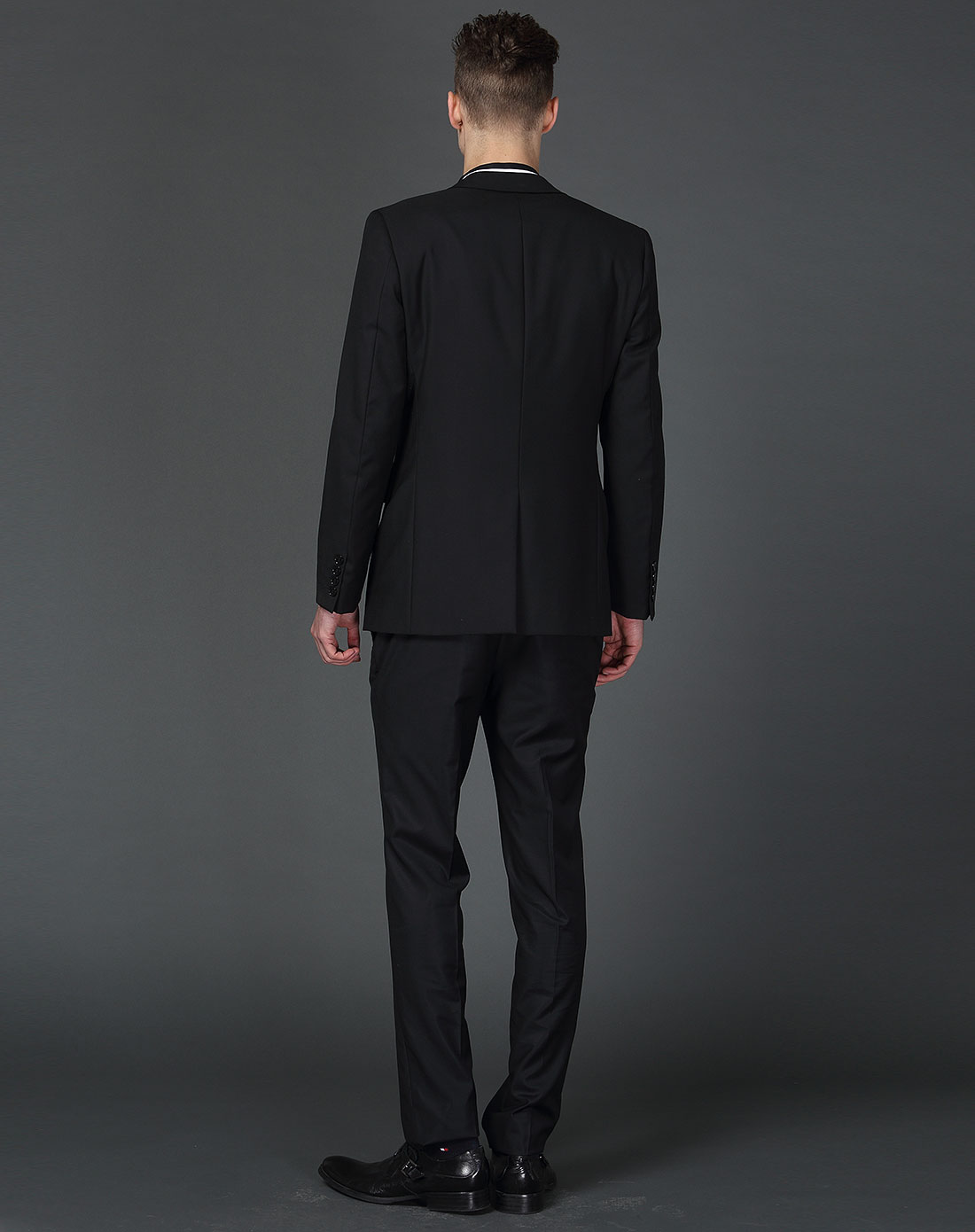黑色绅士风度长袖西服
