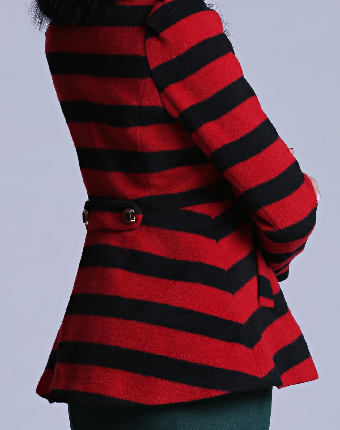 黑红条撞色条纹摩登感外套