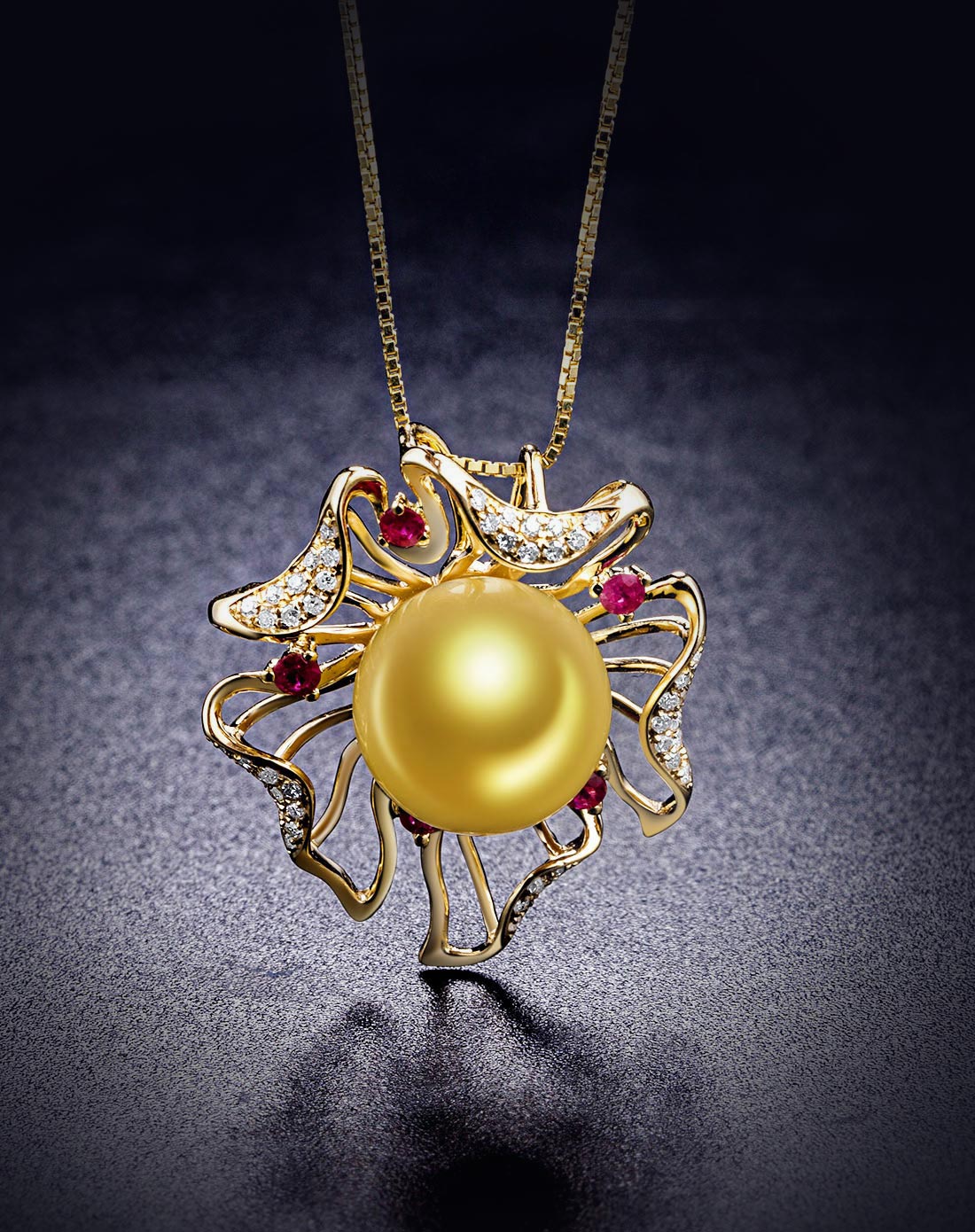气质优雅11-12mm南洋珍珠18k金钻石红宝石吊坠(附国检证书)