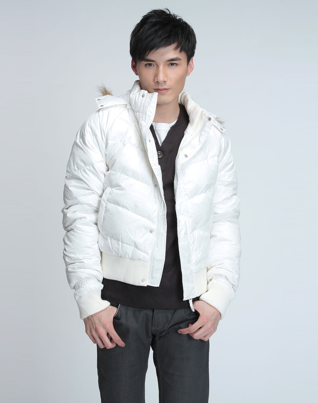 男款纯白色连帽长袖羽绒服