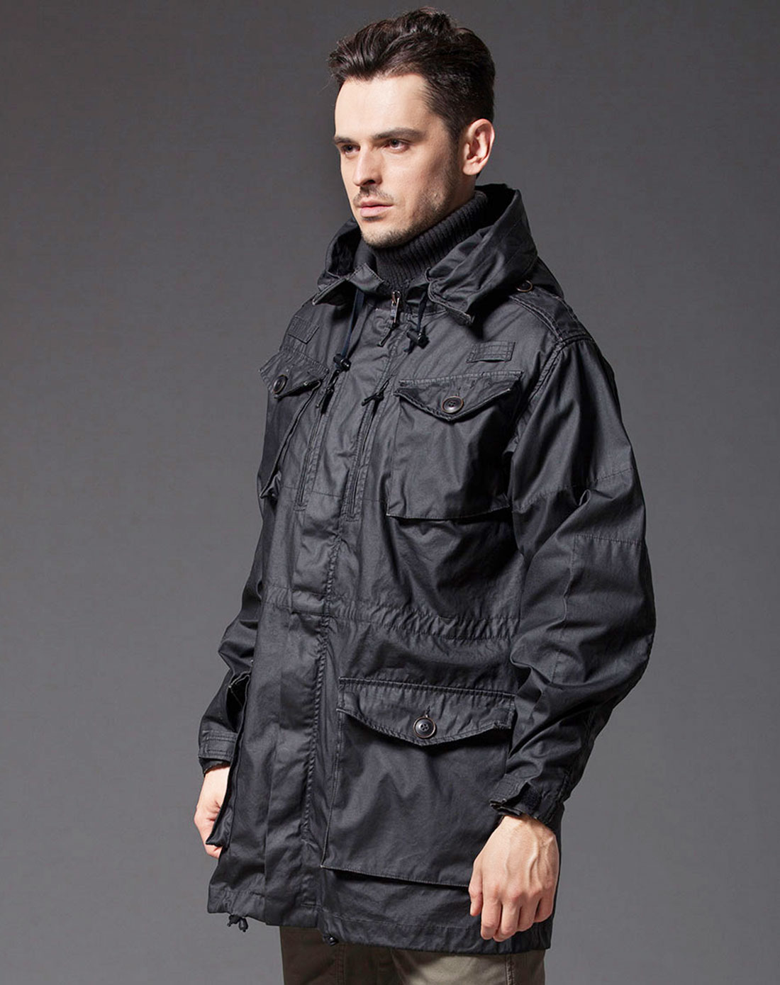男黑色军事复古皮膜风衣