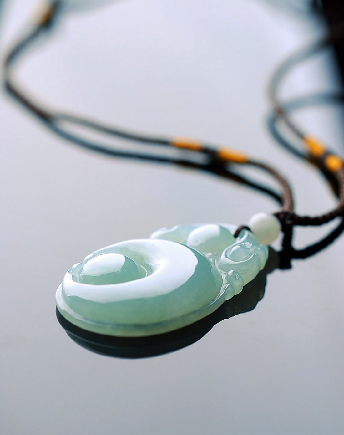 天然a货翡翠怀珠抱玉吊坠(附证书)