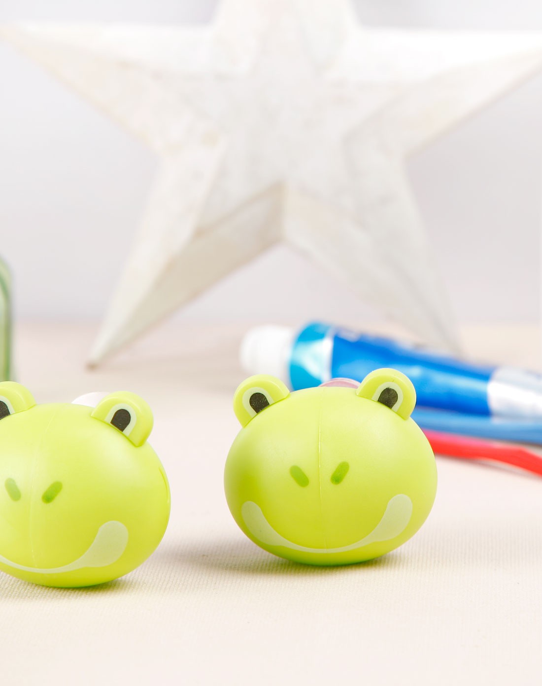 > 绿青蛙卡通自动牙刷架健康超强吸盘2枚入