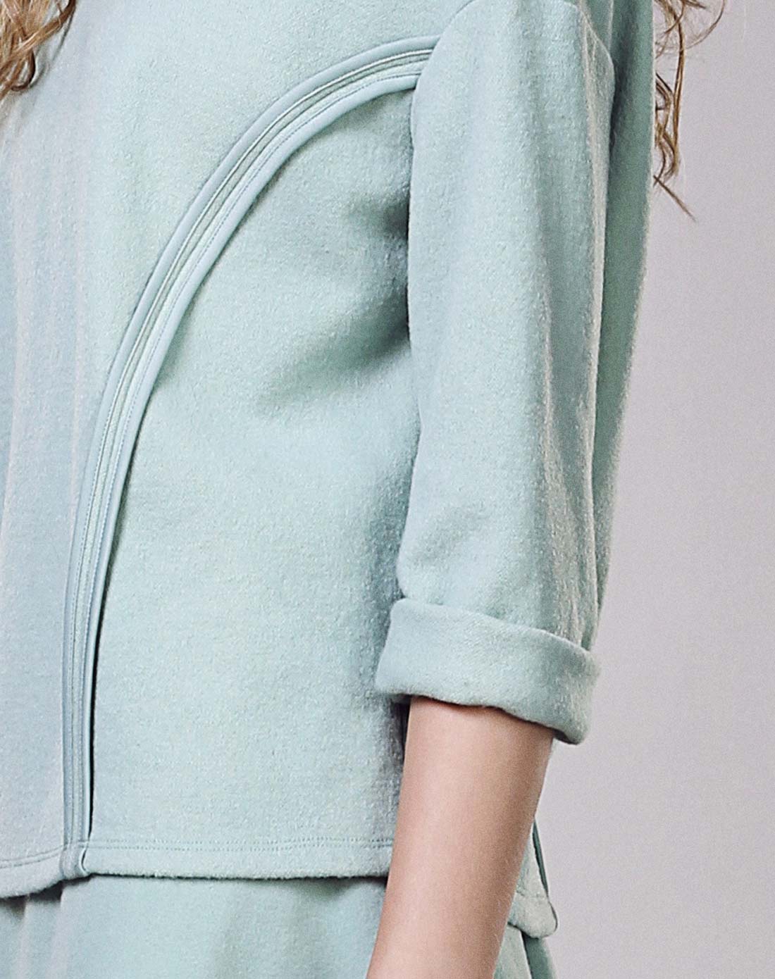 灰湖绿七分袖圆领小上衣