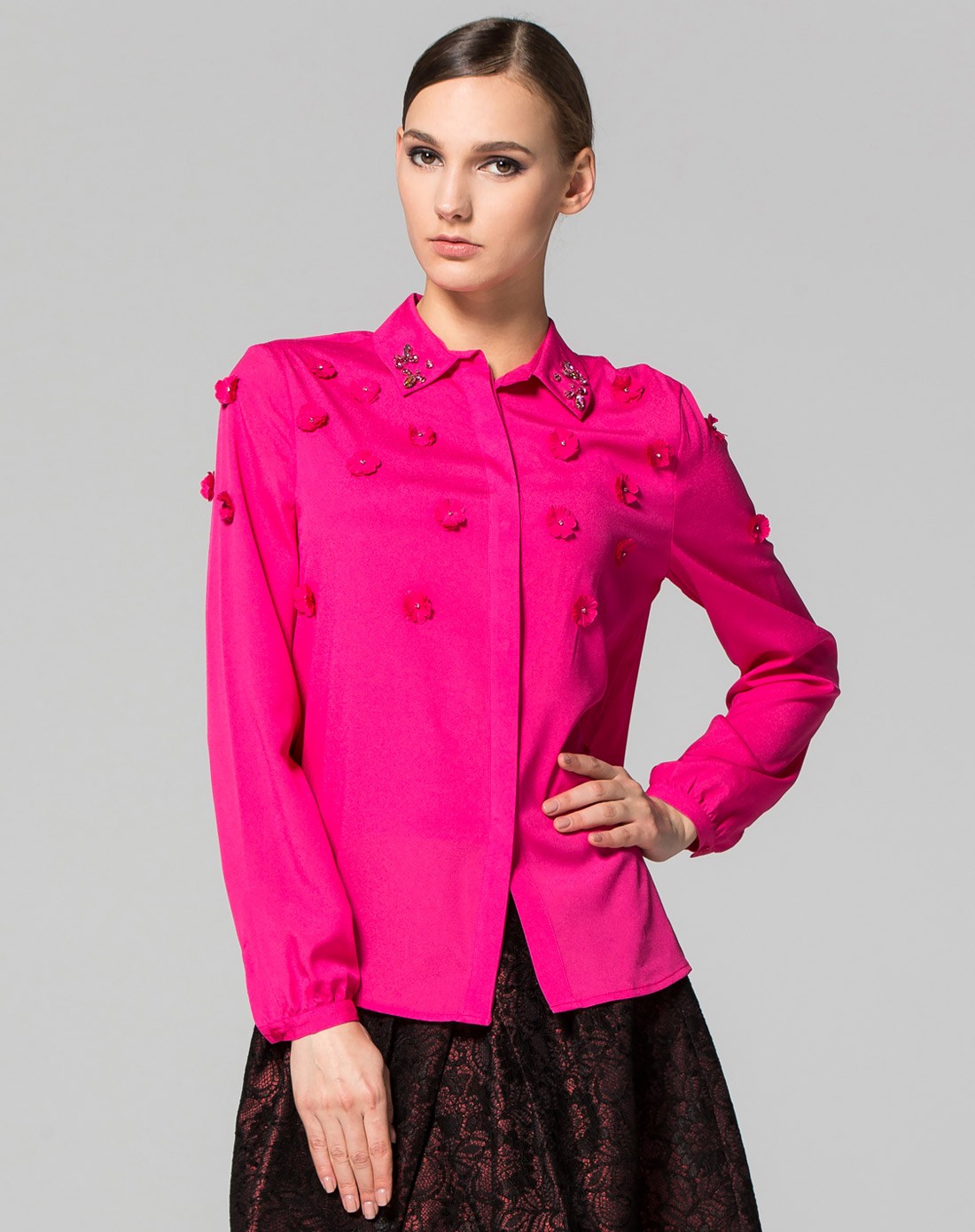 玫红色立体花长袖上衣