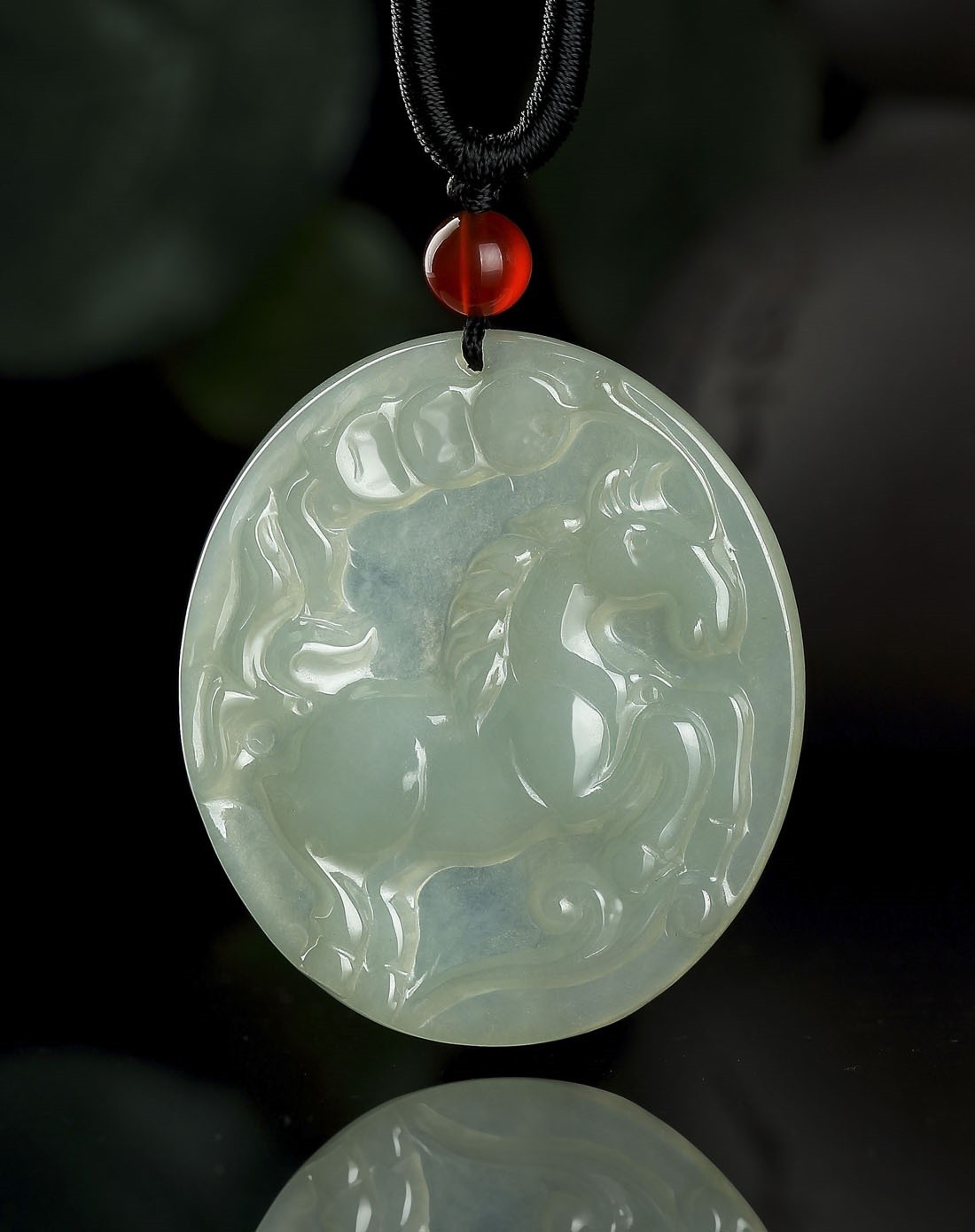 精雕天然a货翡翠冰糯种马牌马上有钱吊坠(附权威鉴定证书)