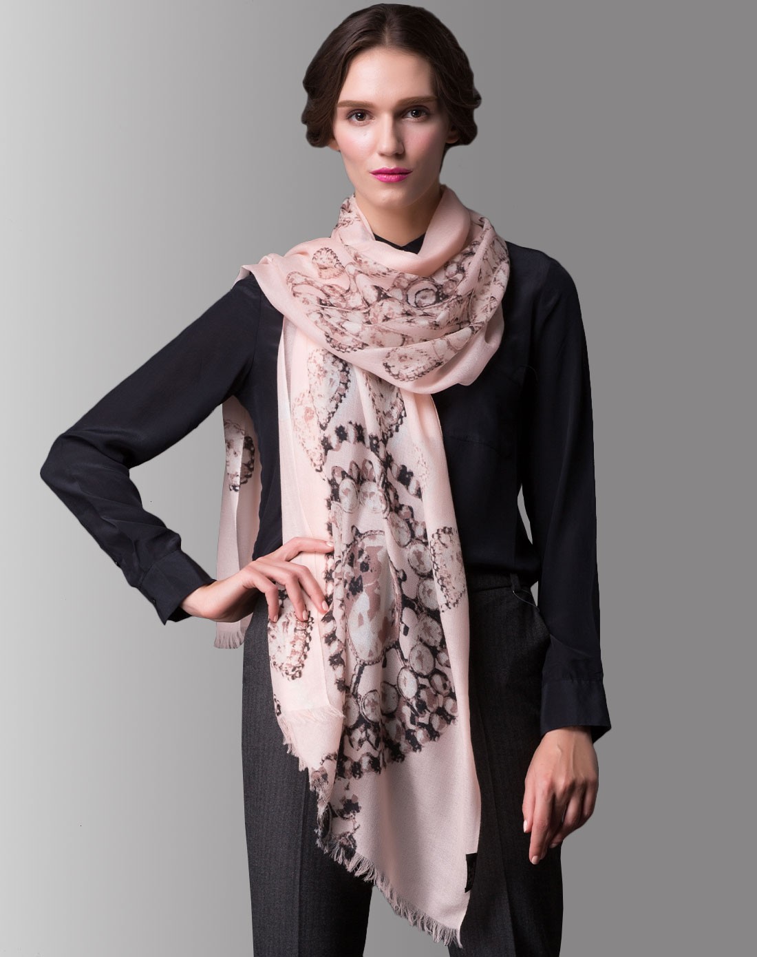 200支斜纹印花山羊绒披肩