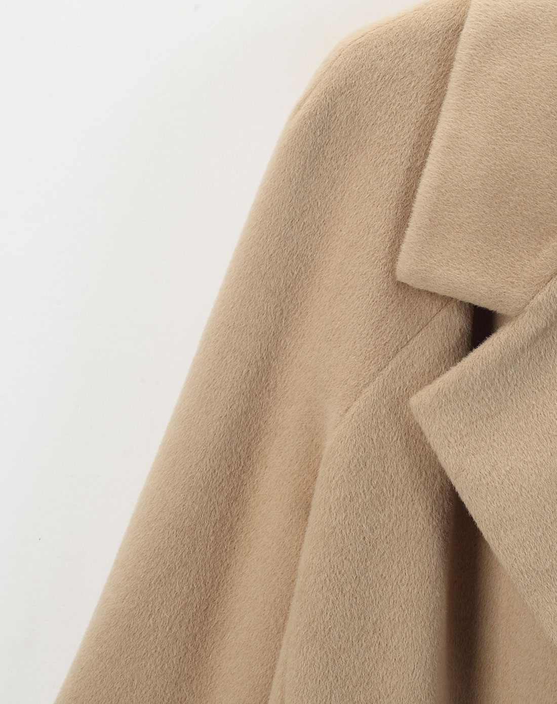 浅驼色休闲翻领长袖大衣