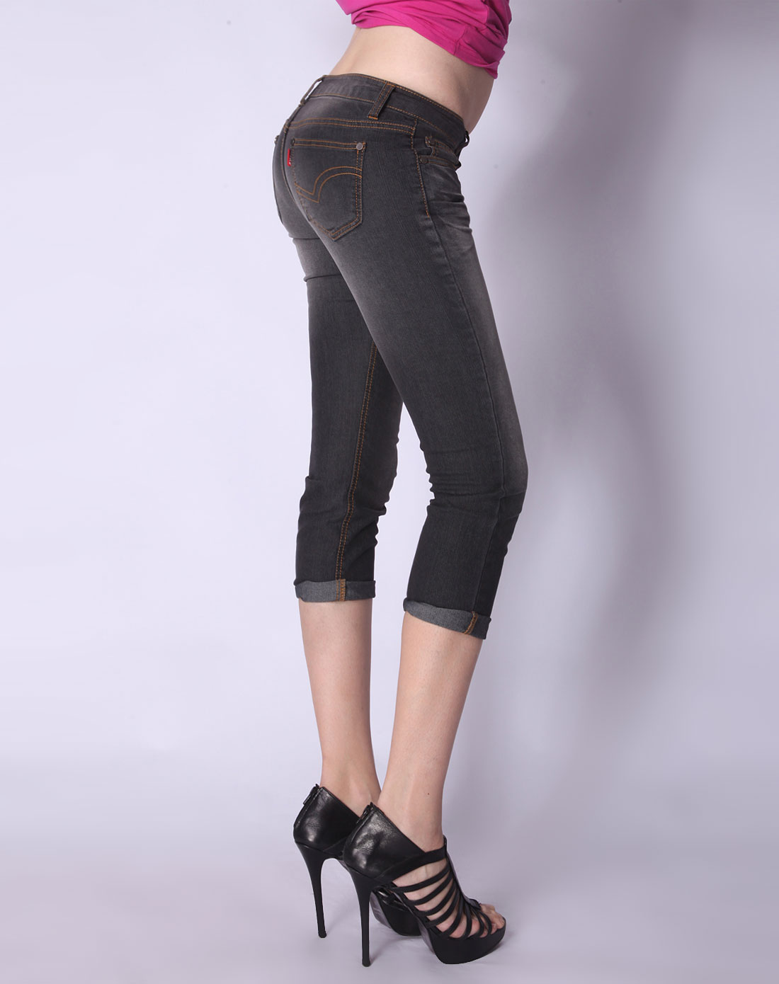 灰色低腰休闲七分牛仔裤