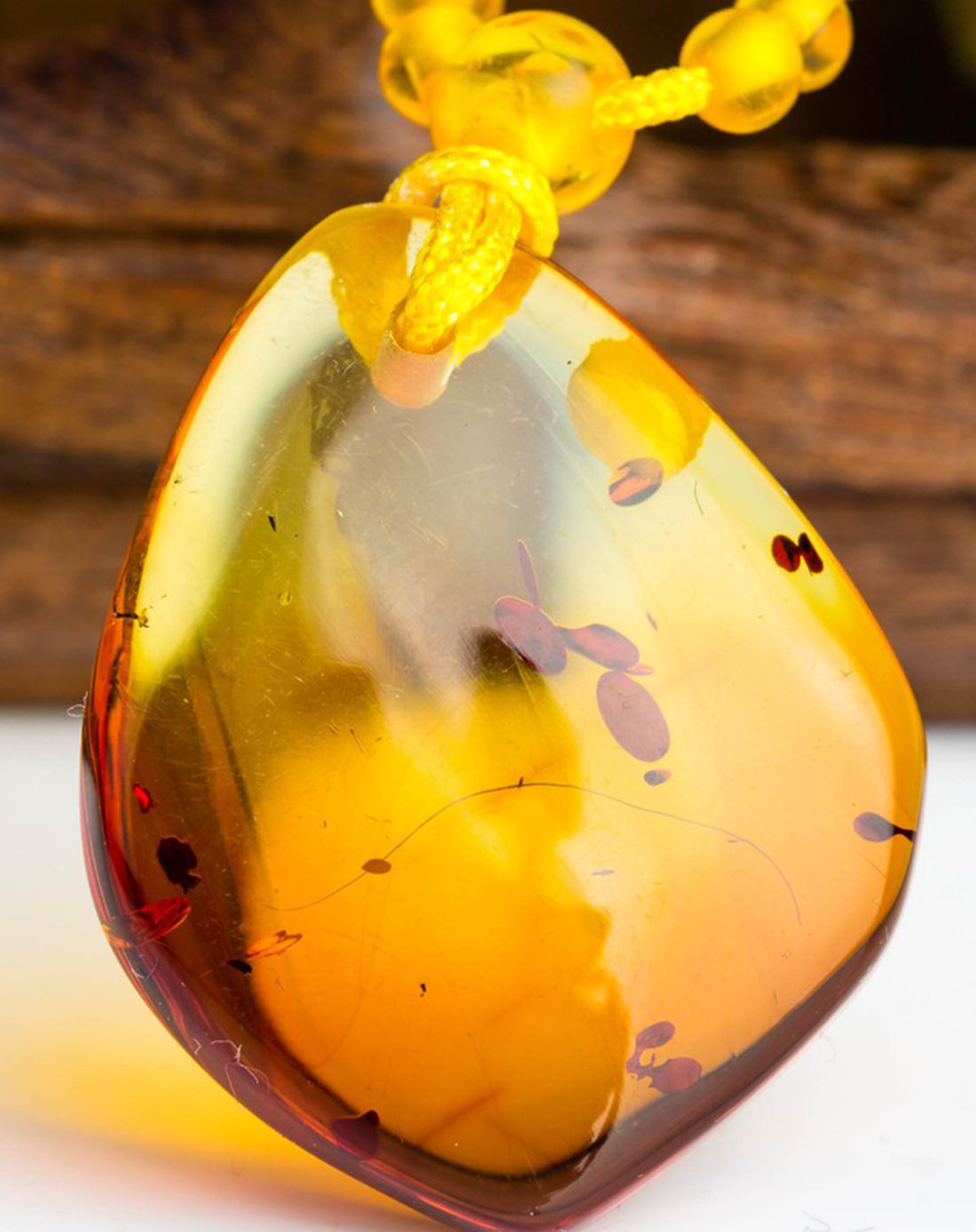 精品彩虹琥珀吊坠(附证书)