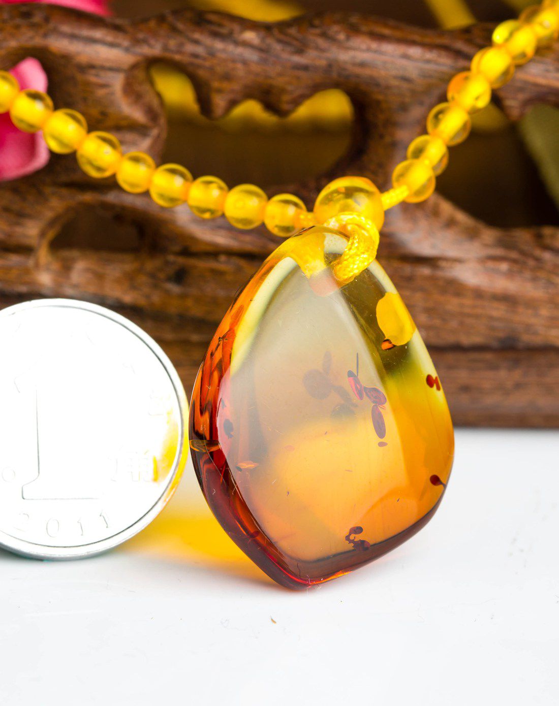 精品彩虹琥珀吊坠(附证书)