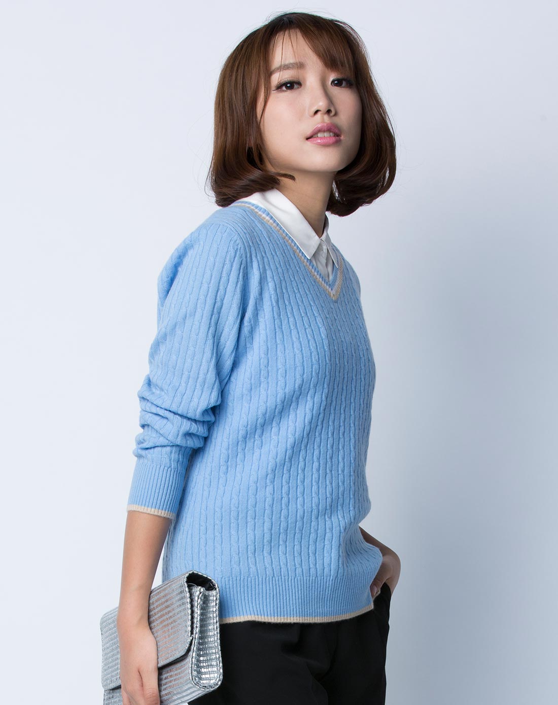 女款浅天蓝100%山羊绒v领绞花套衫