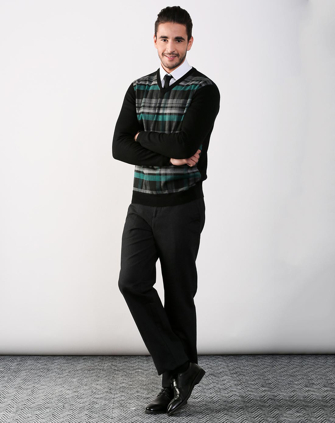 汤尼威尔tonywear男装专场 > 黑/绿色格子v领长袖毛衣