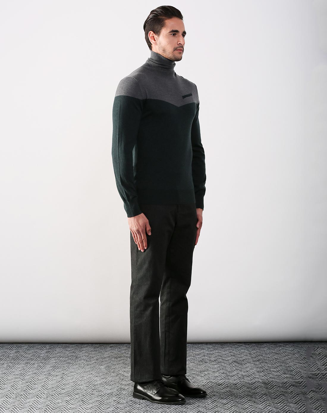 汤尼威尔tonywear男装专场 > 灰/绿色潮流拼接长袖毛衣