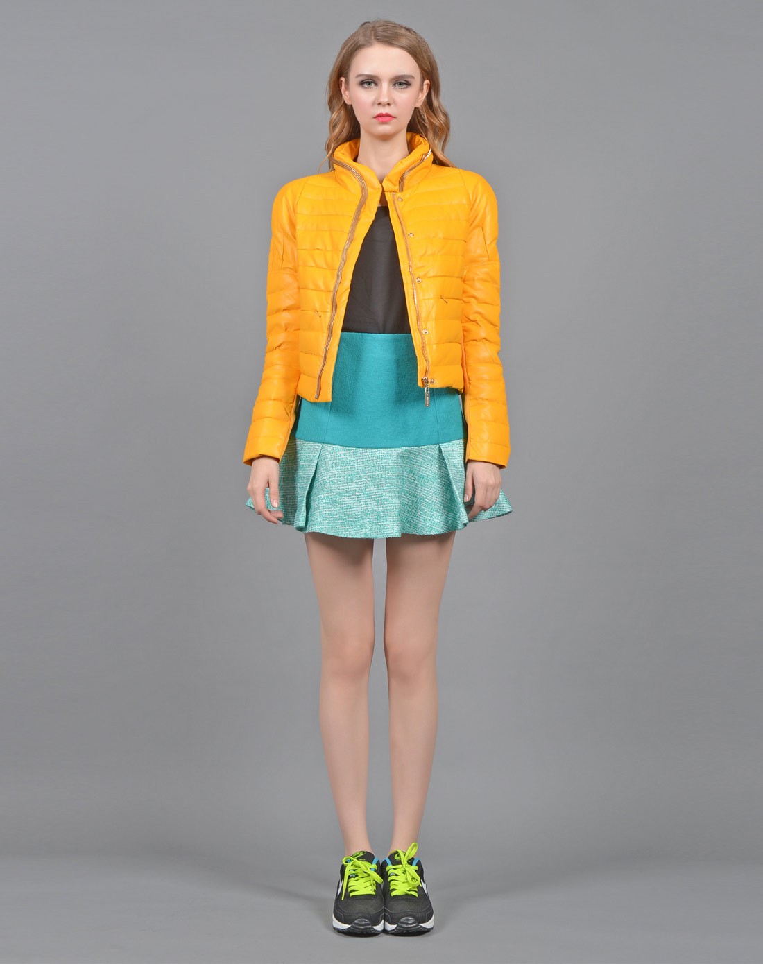 路维莎.真我levarza io女装专场 > 修身立领多层拉链门襟短款羽绒服