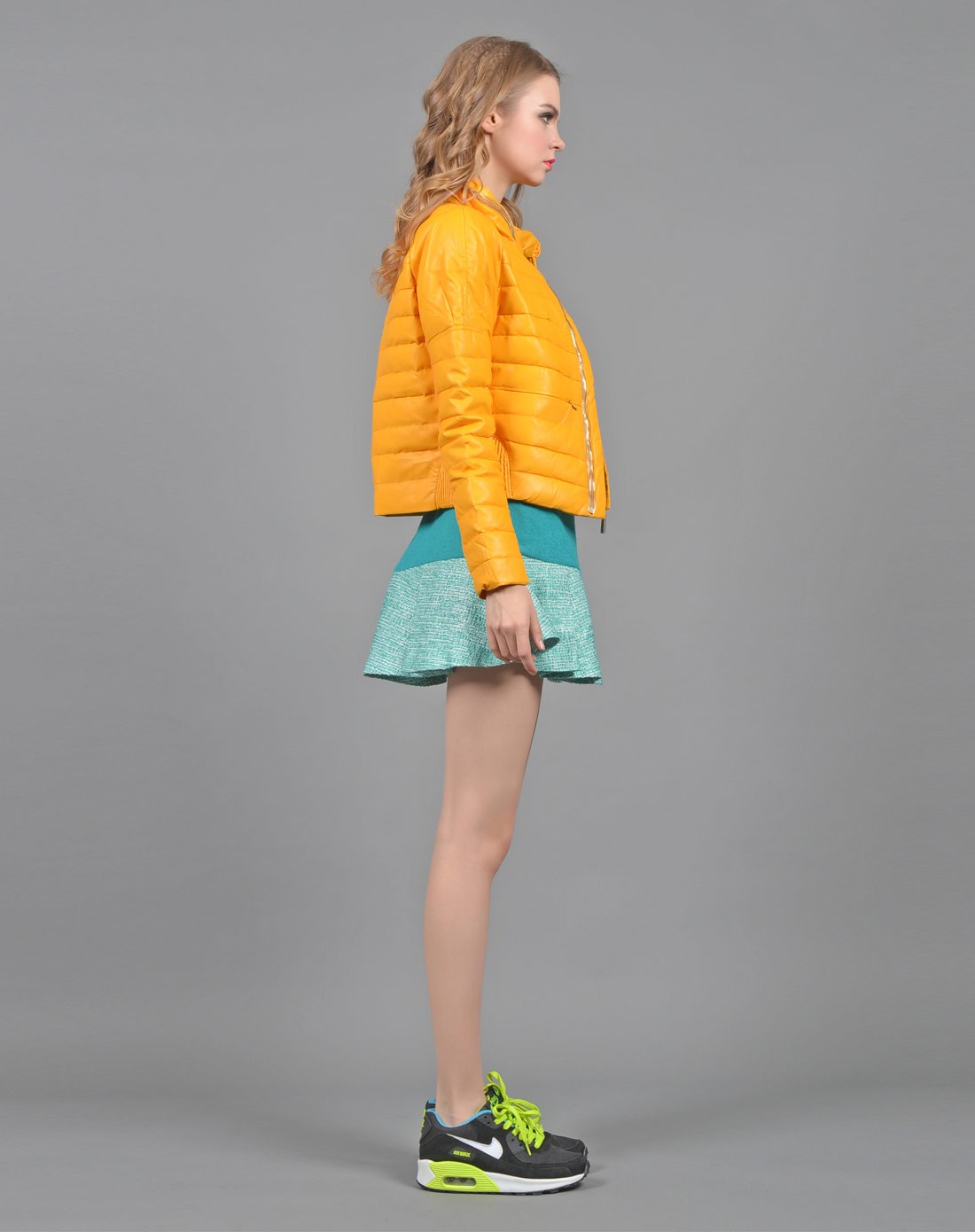 路维莎.真我levarza io女装专场 > 修身立领多层拉链门襟短款羽绒服