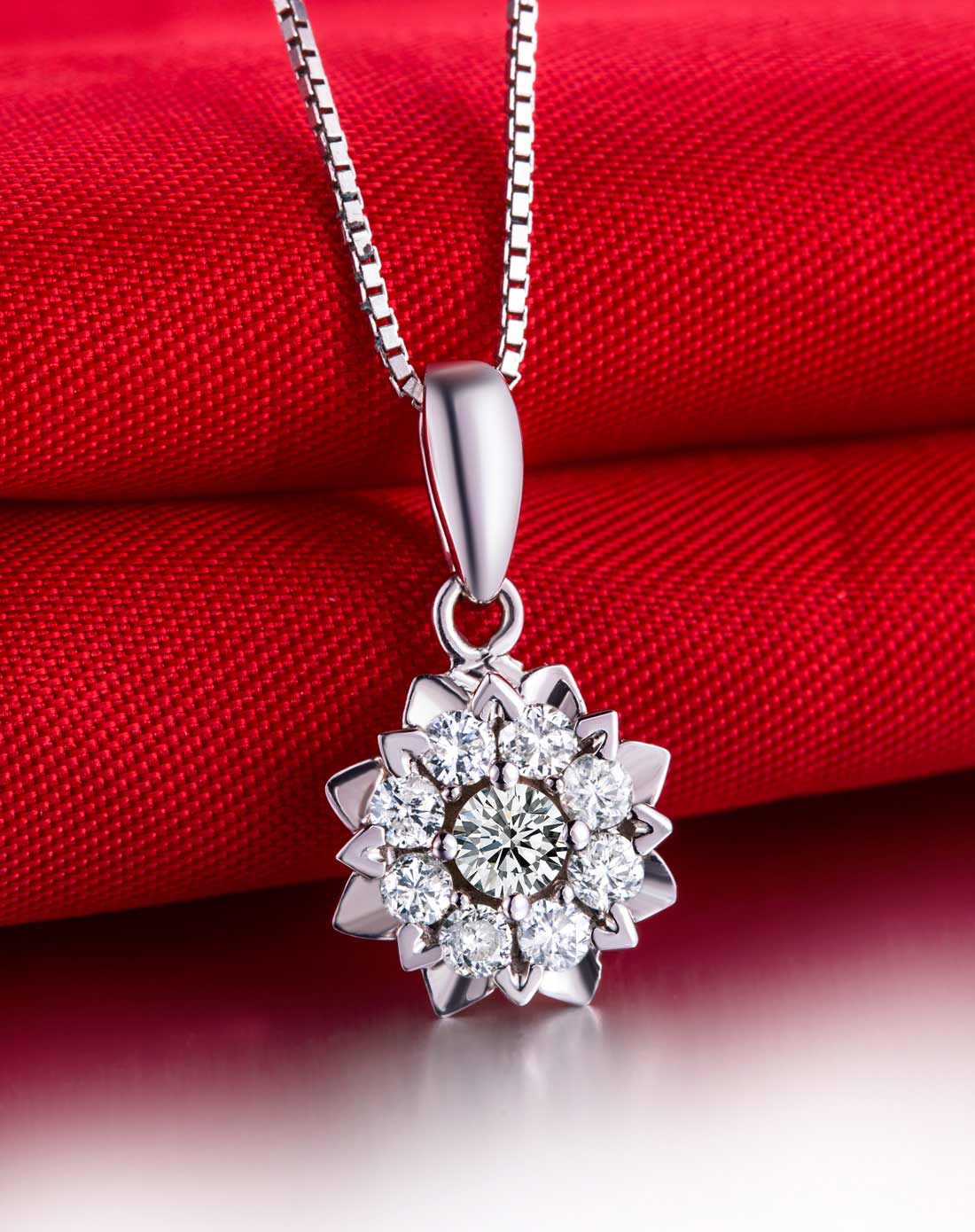 3克拉效果18k钻石吊坠-莲花