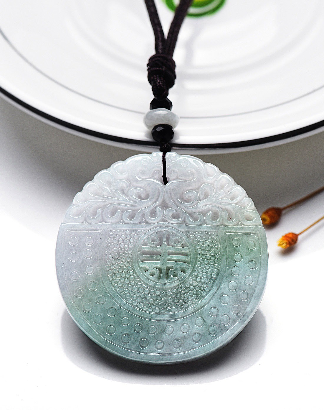 糯种飘阳绿正装平安无事a货翡翠牌(附权威证书)