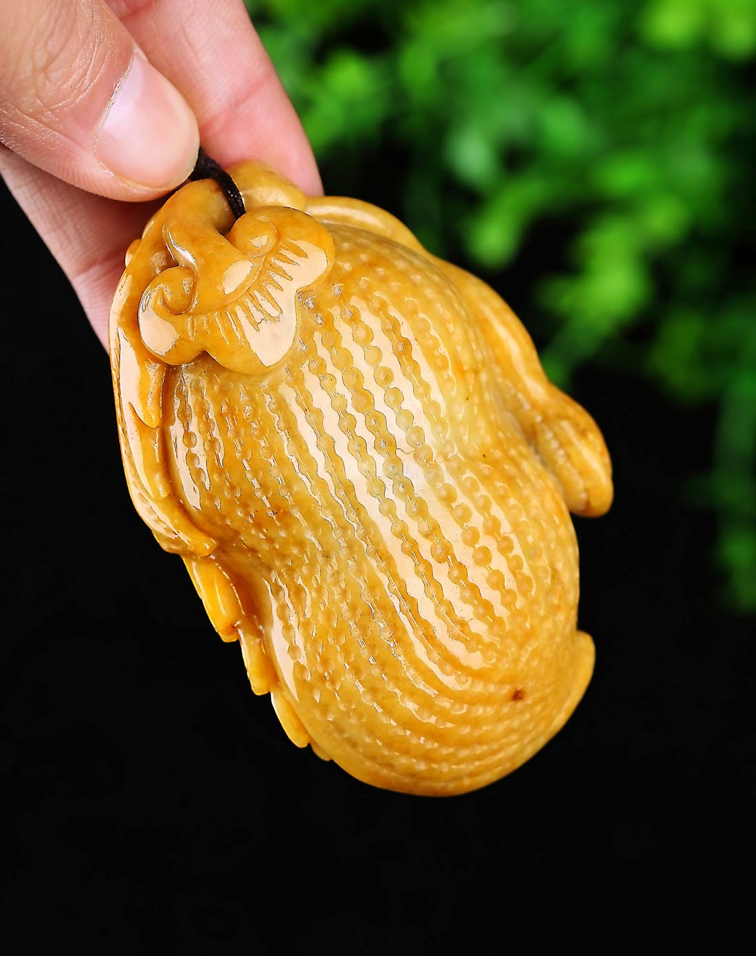 大师级精雕超细腻满黄色黄翡花生 多子多福手把件