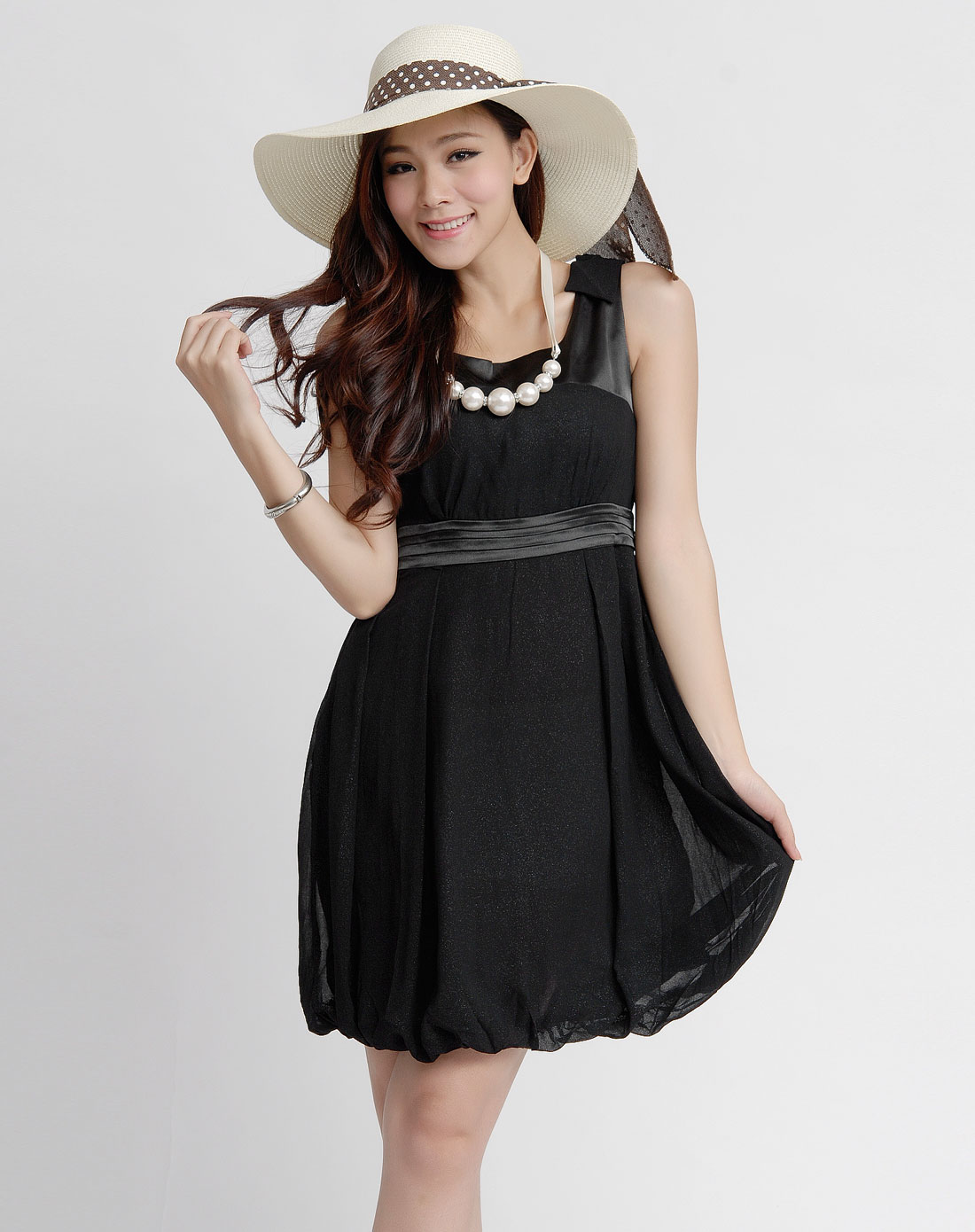 黑色时尚无袖灯笼连衣裙