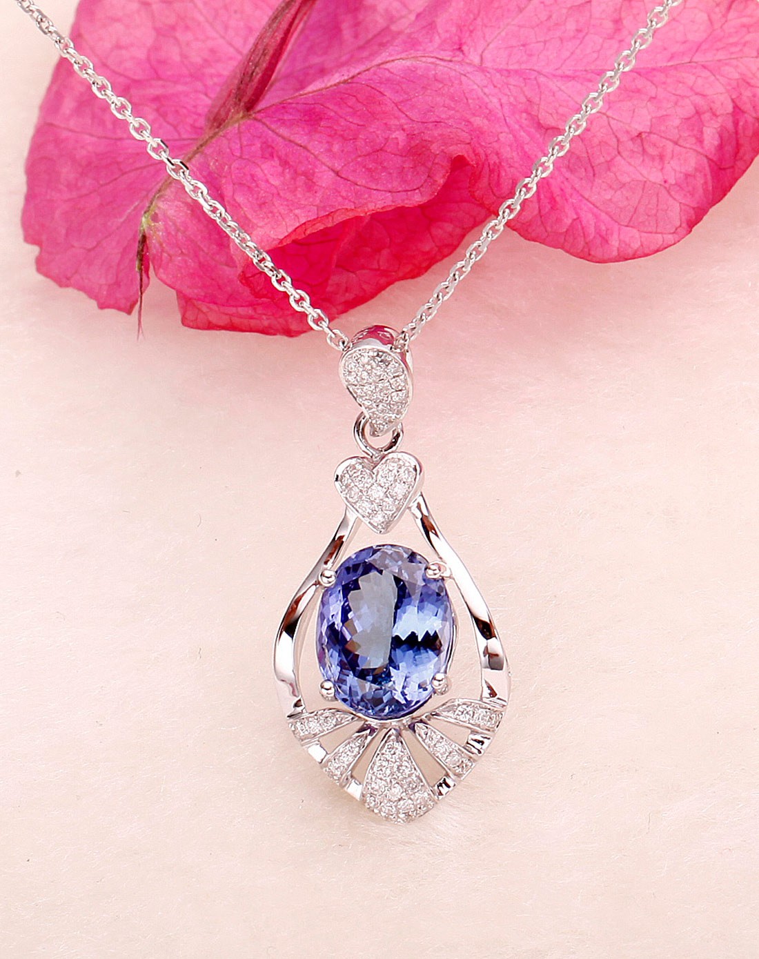 18k金镶坦桑石吊坠(伴钻石)