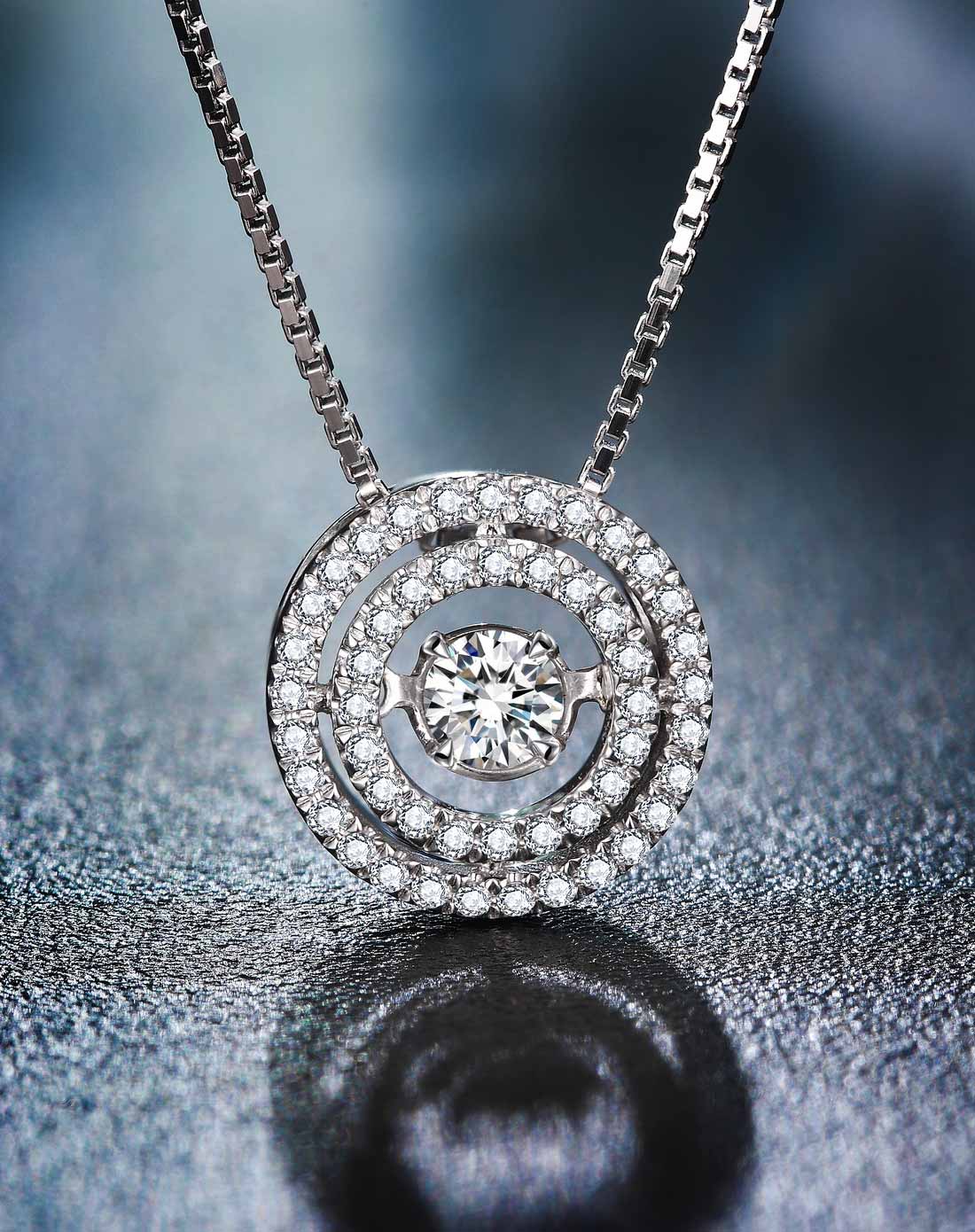 18k金珂兰新品怦然心动系列钻石吊坠-耀动