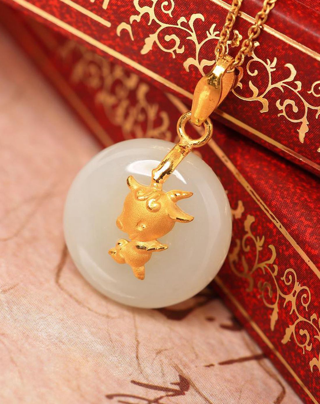 中性千足金镶和田玉生肖羊吊坠附证书