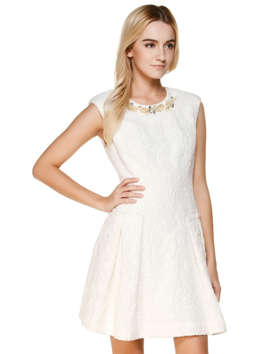 白色气质淑女盖肩袖连衣裙