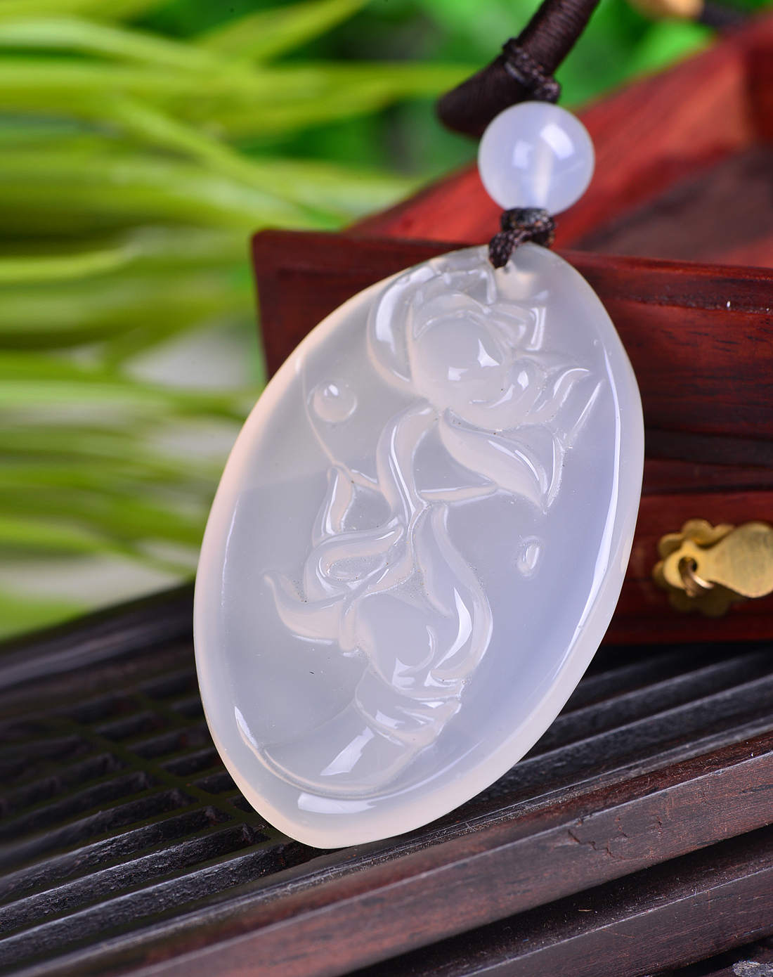 手持莲花纯净白玉髓项链附证书
