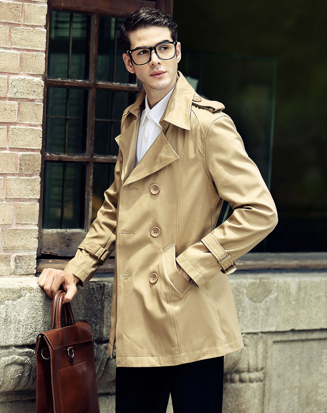 卡其色双排扣男风衣