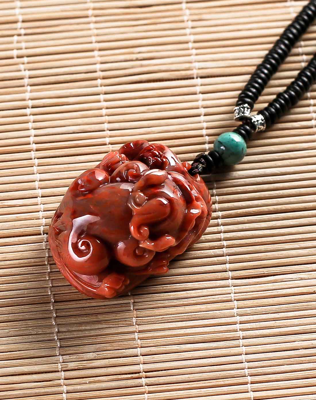 辟邪睚眦-火焰红-天然南红挂件(附证书)