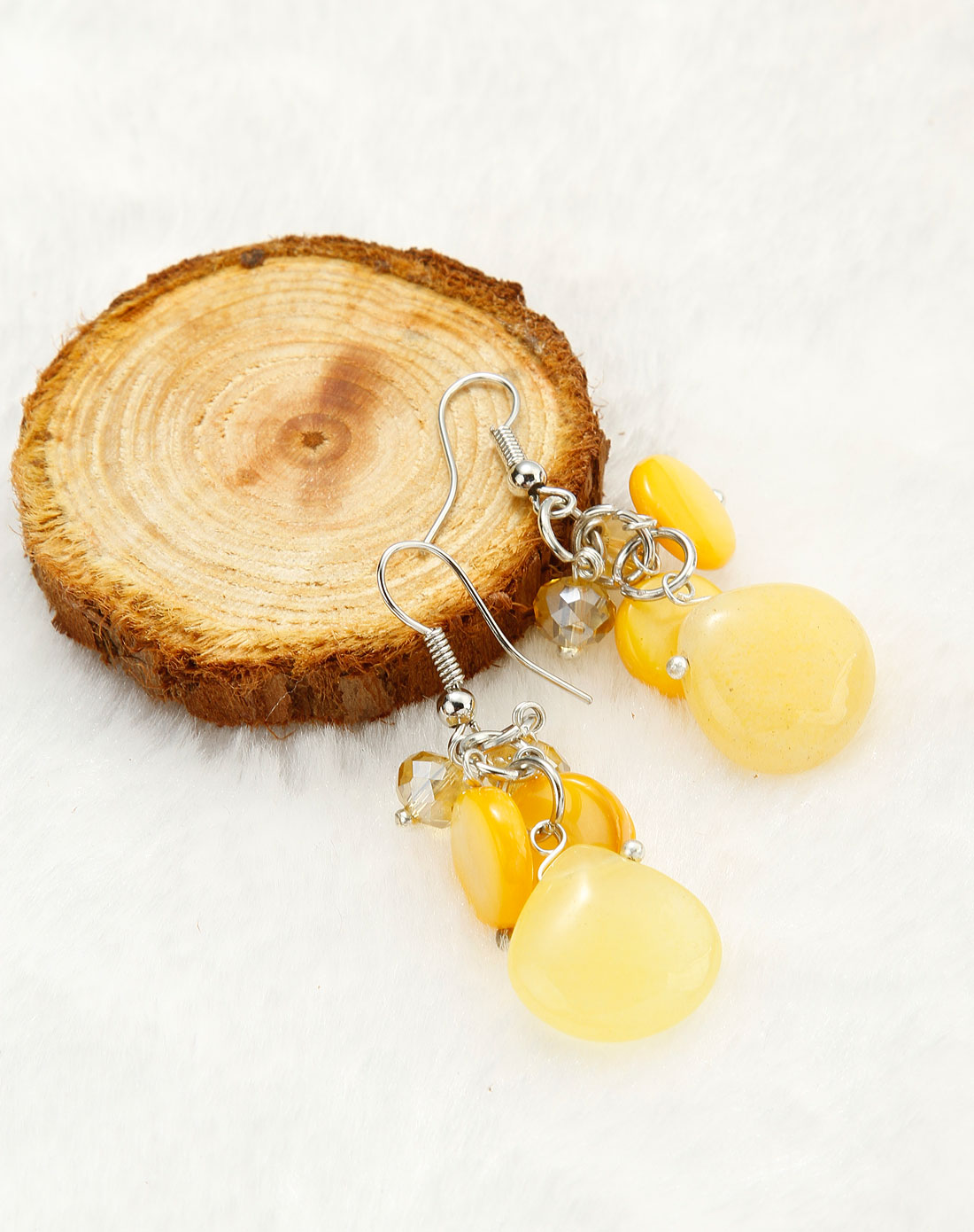 黄色贝壳蜜蜡耳环