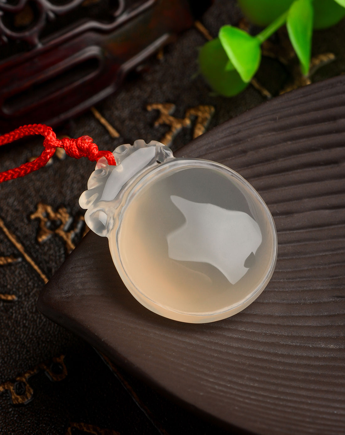 冰种玉髓护心镜吊坠