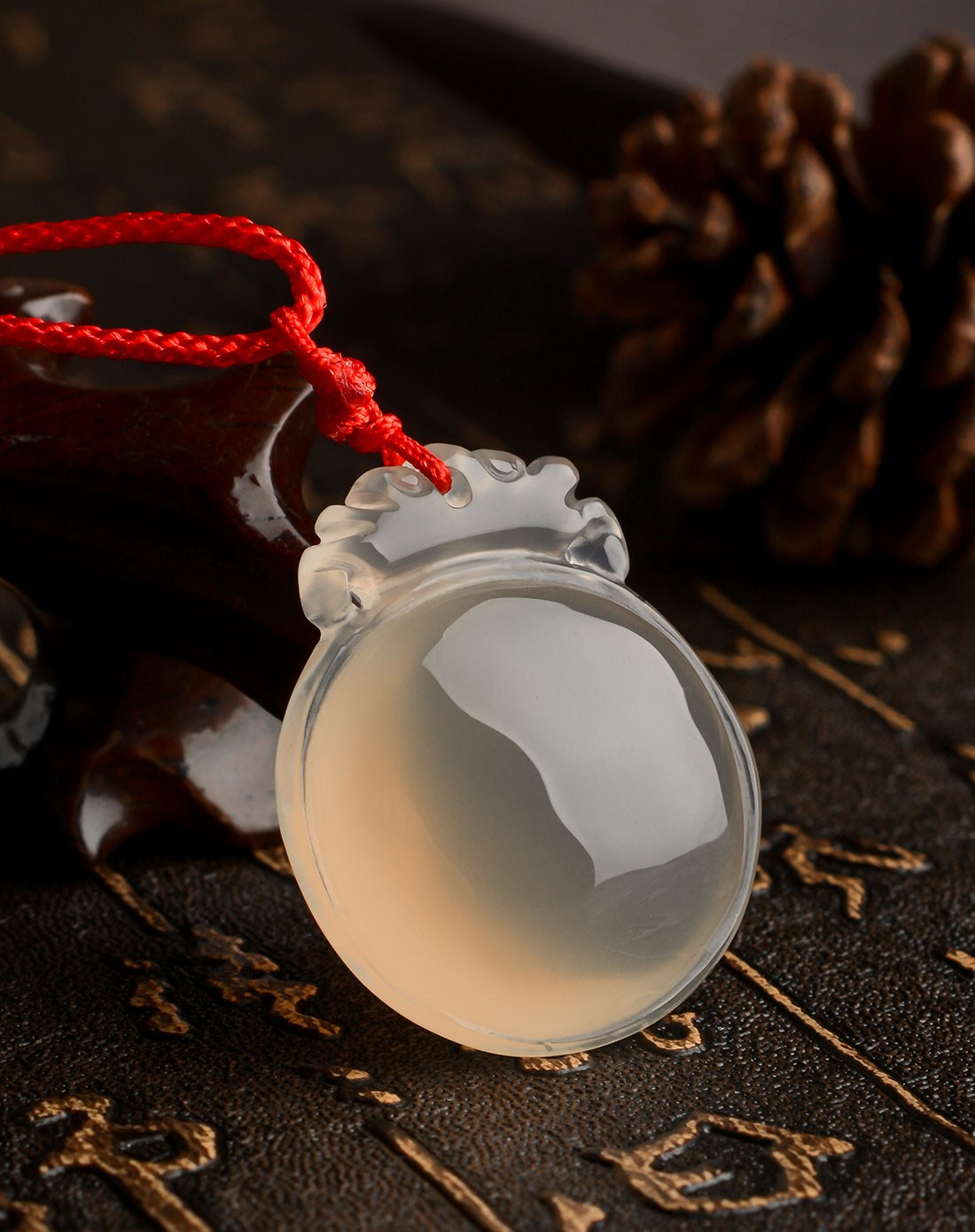 冰种玉髓护心镜吊坠