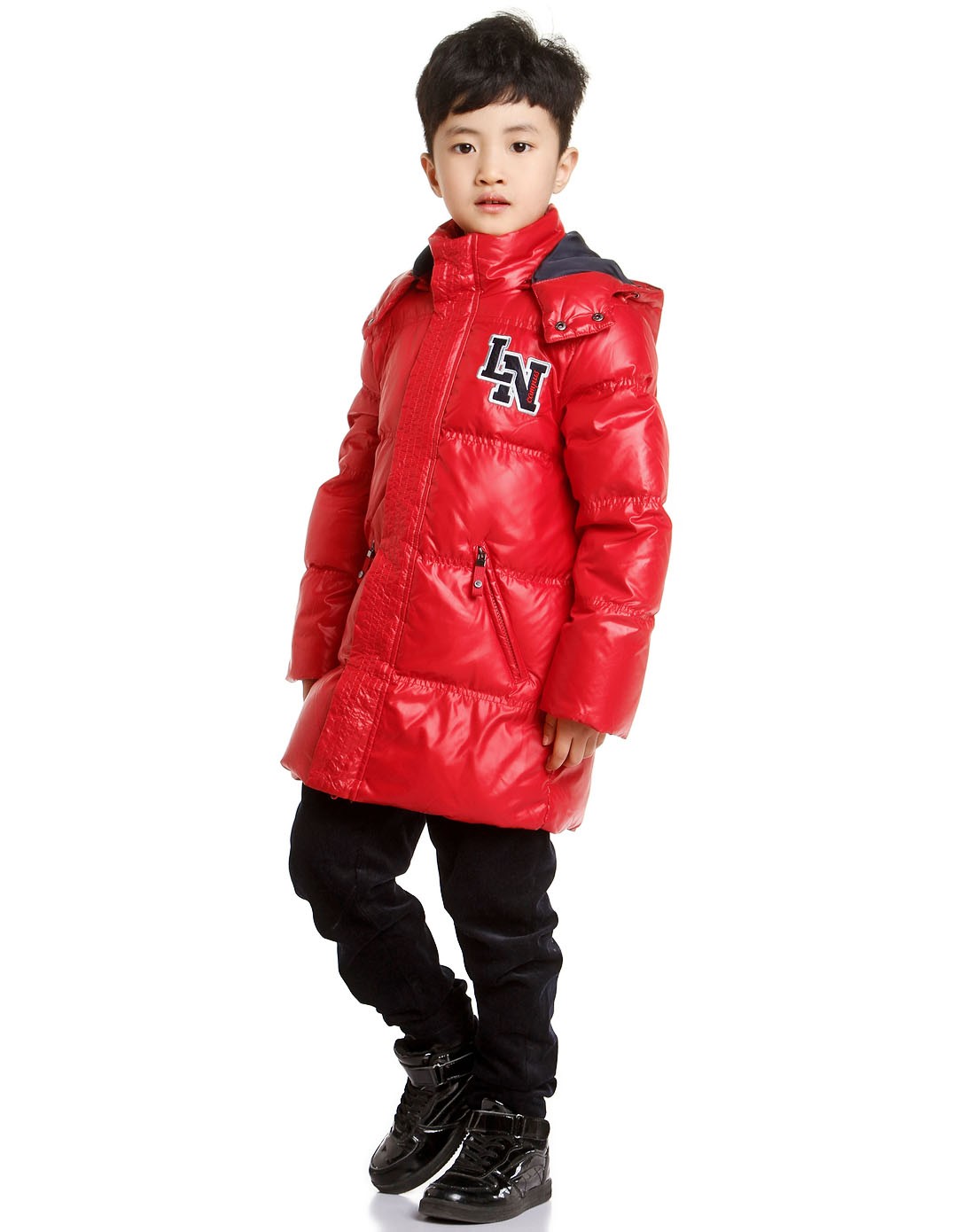 男童中国红温暖舒适羽绒服