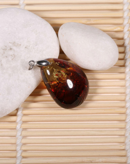 炫丽红花花珀吊坠