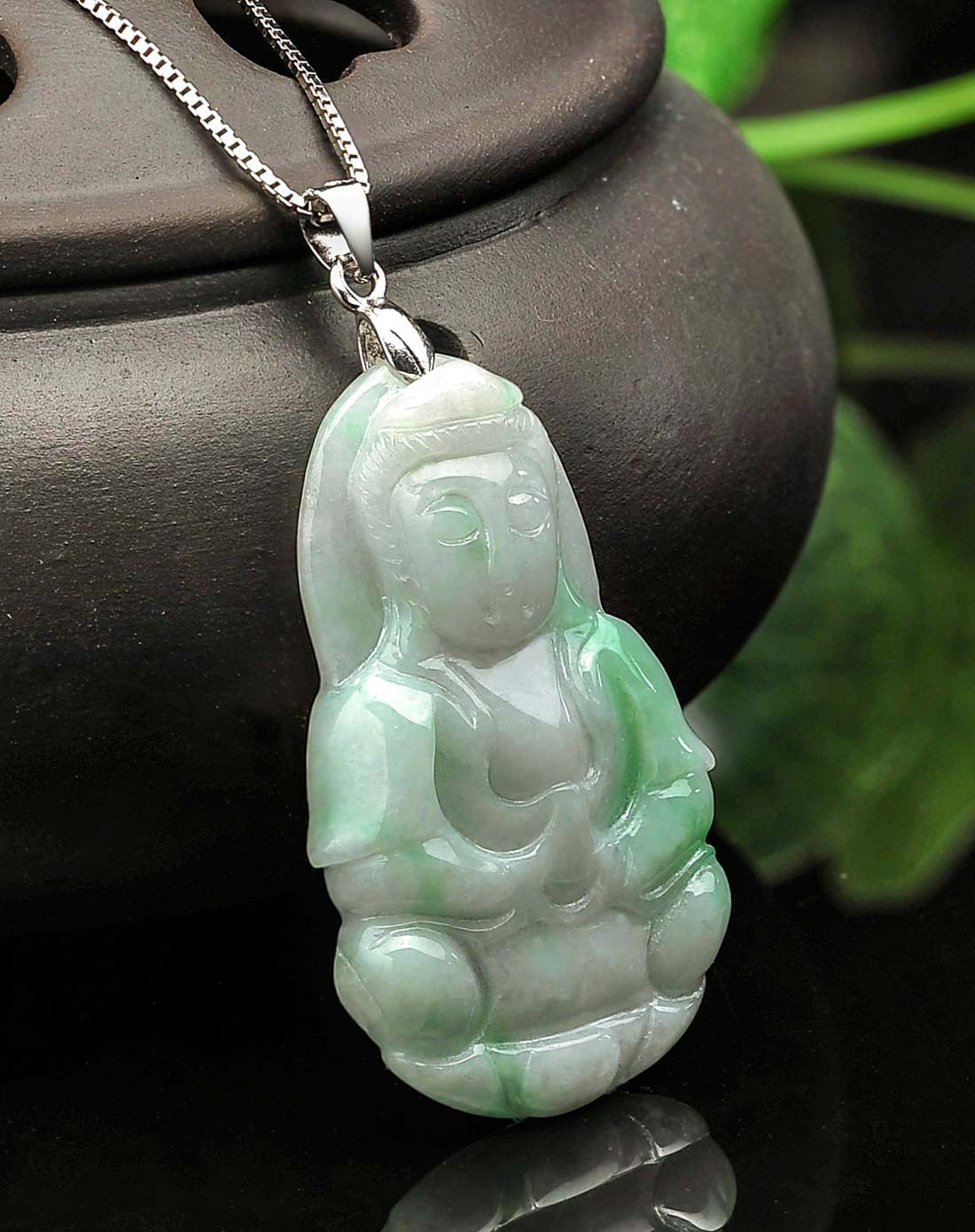 糯种飘阳绿小观音 天然a货翡翠挂件(附国检证书)