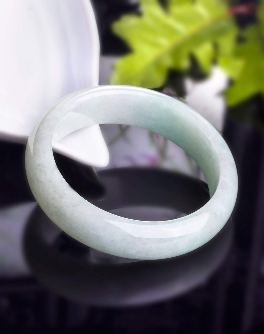 56mm细糯种淡绿手镯 天然a货翡翠(附国检证书)