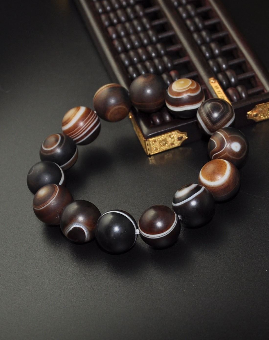 豪情大气天眼玛瑙手串