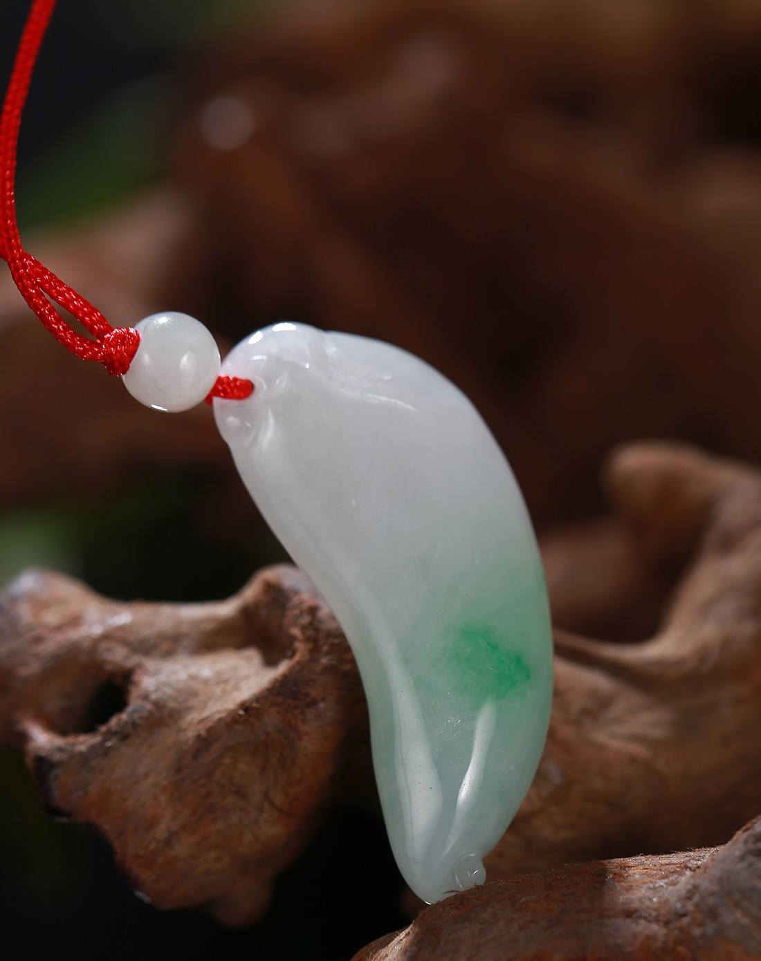 中性糯种翠绿小辣椒a货翡翠吊坠附证书