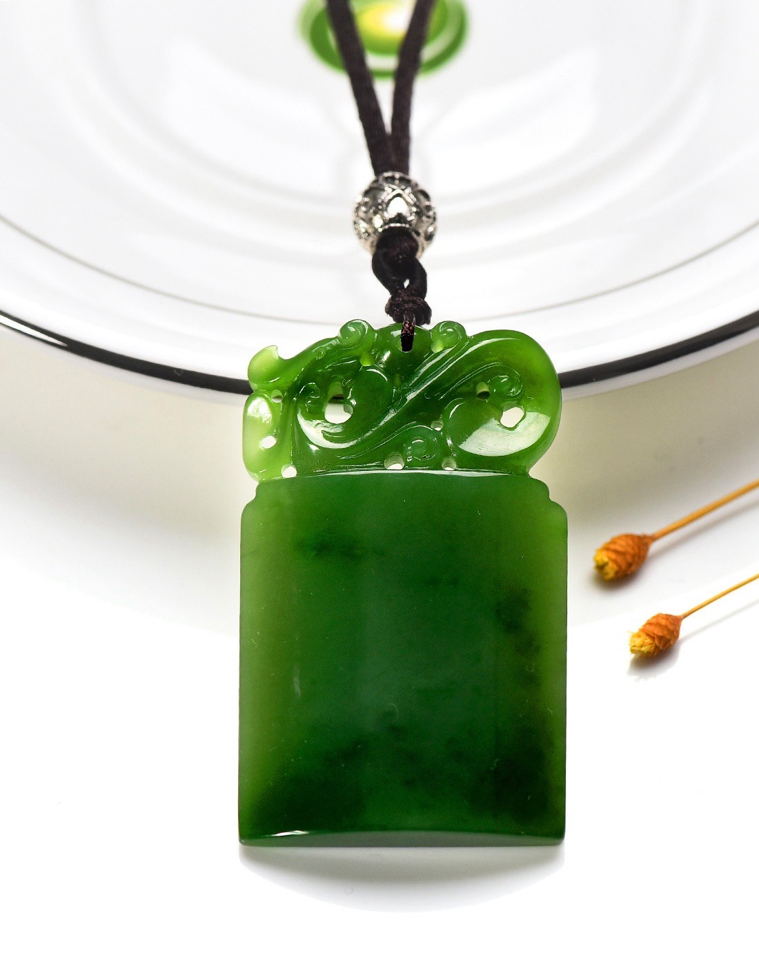 菠菜绿天然和田碧玉平安无事龙头玉牌(附权威证书)