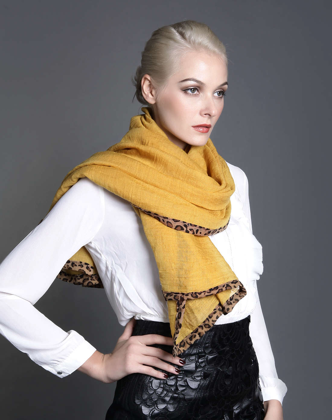 慕黛希尔配件专场女款金黄色豹纹边百搭围巾md134888_唯品会