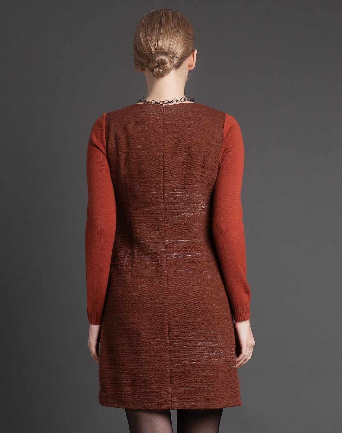 深红棕色简约圆领长袖针织连衣裙