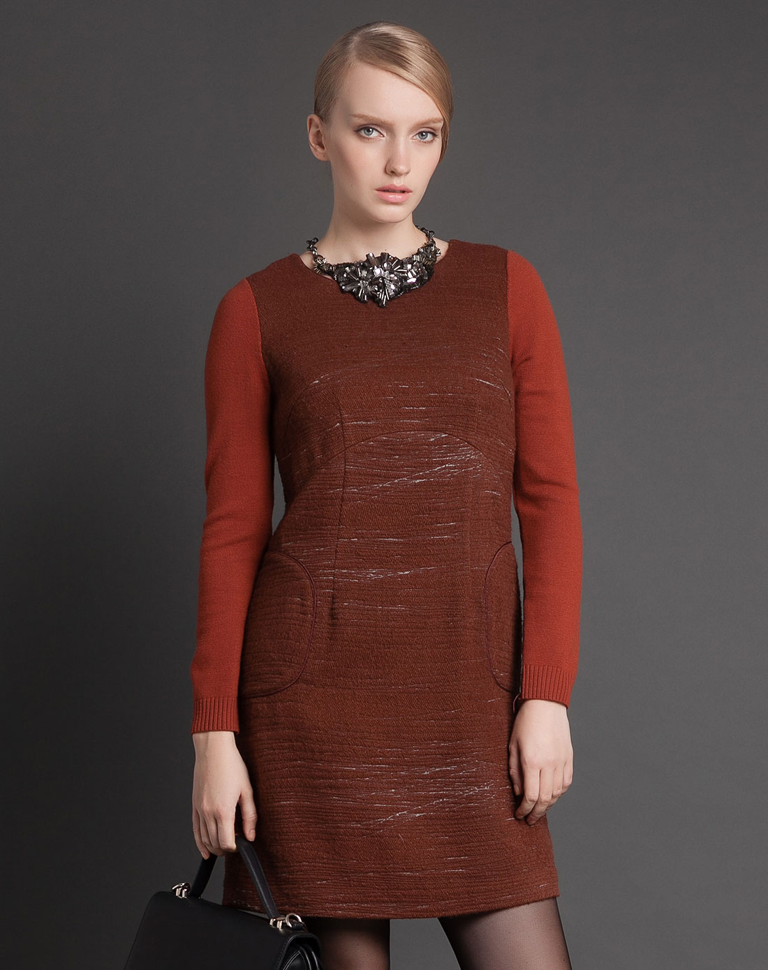 深红棕色简约圆领长袖针织连衣裙