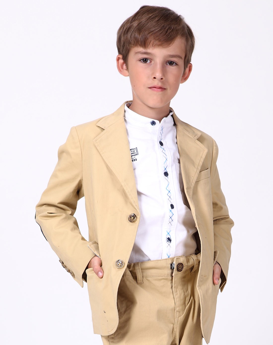 男童卡其西装