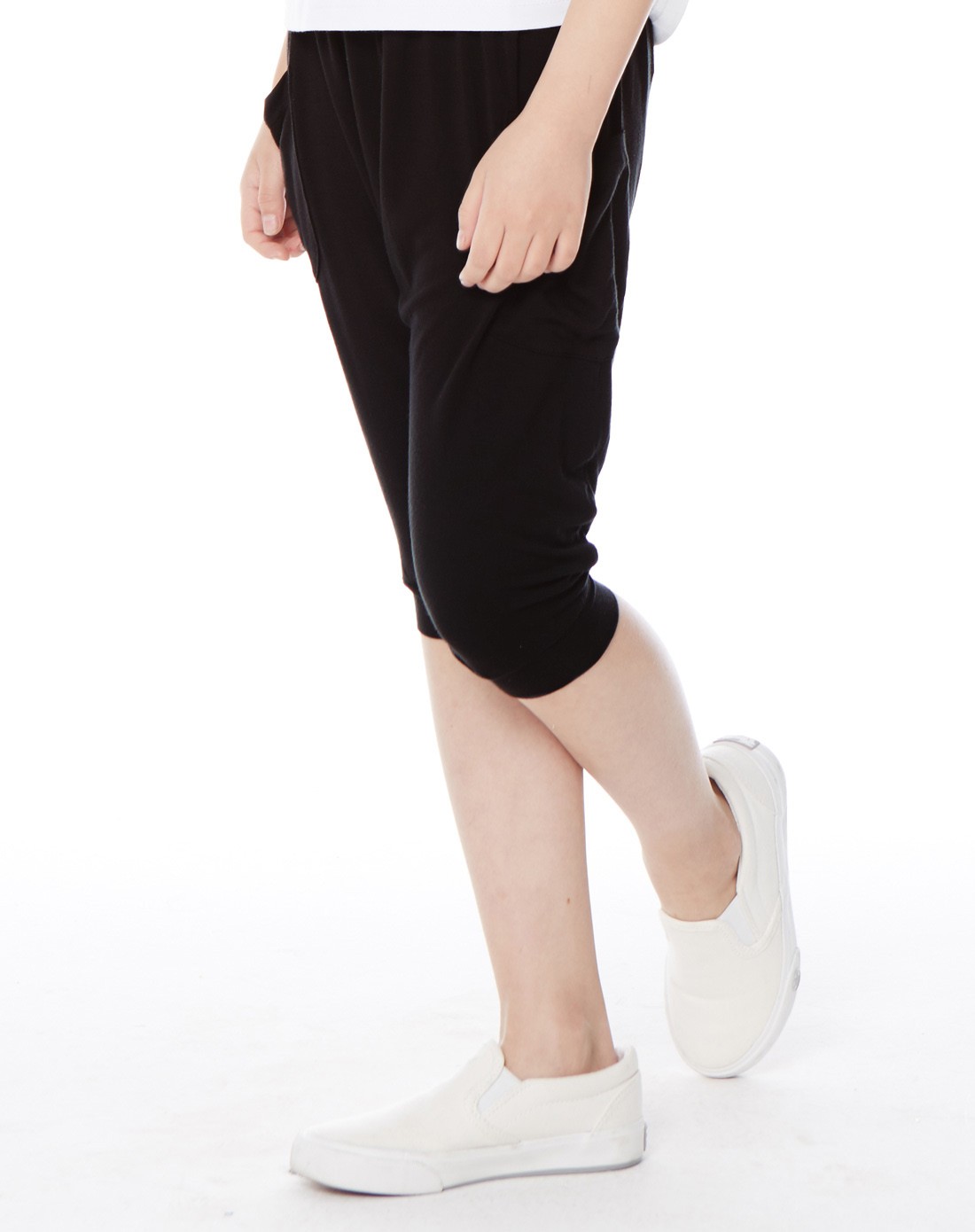 女大童钻石黑都市针织五分裤