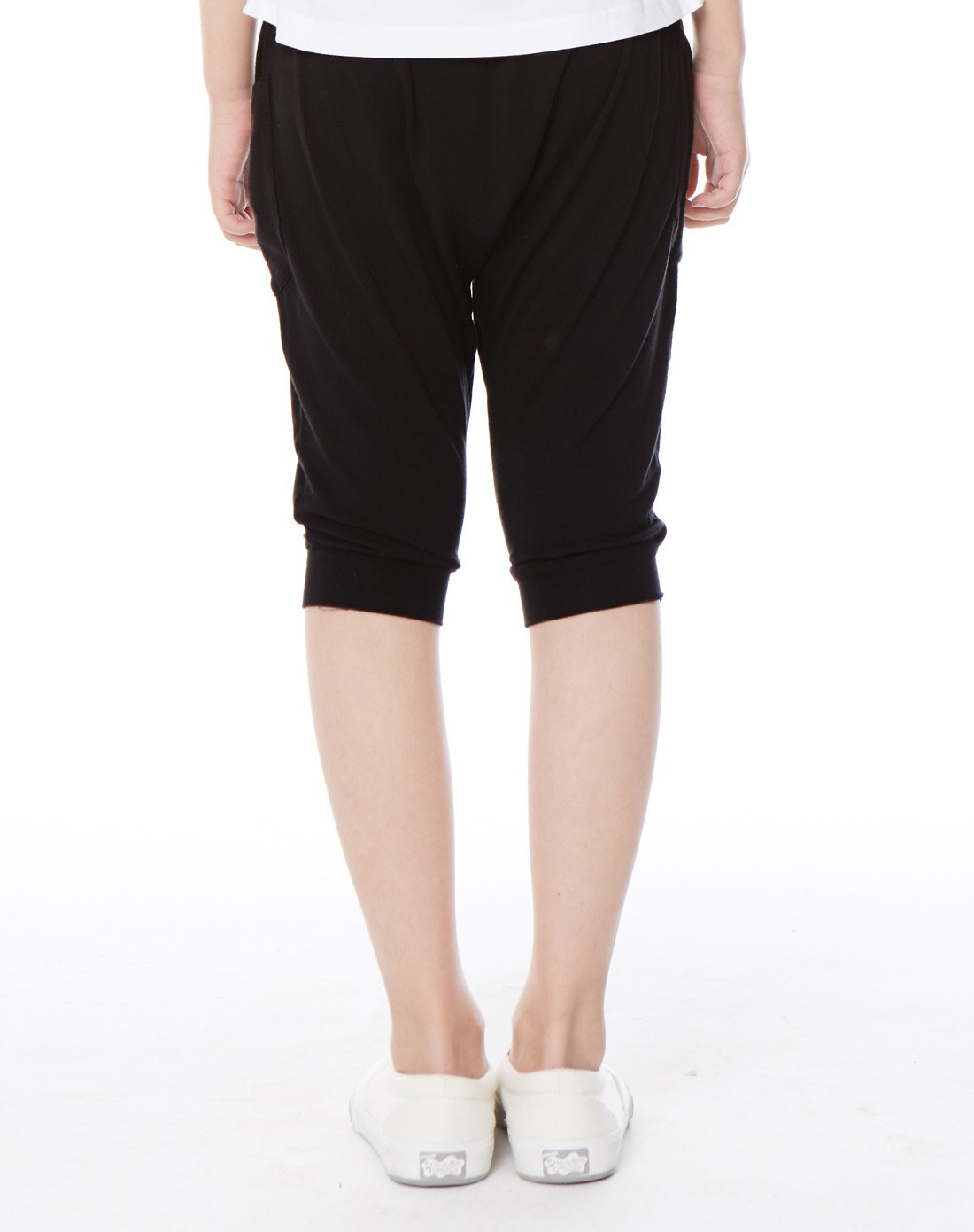 女大童钻石黑都市针织五分裤