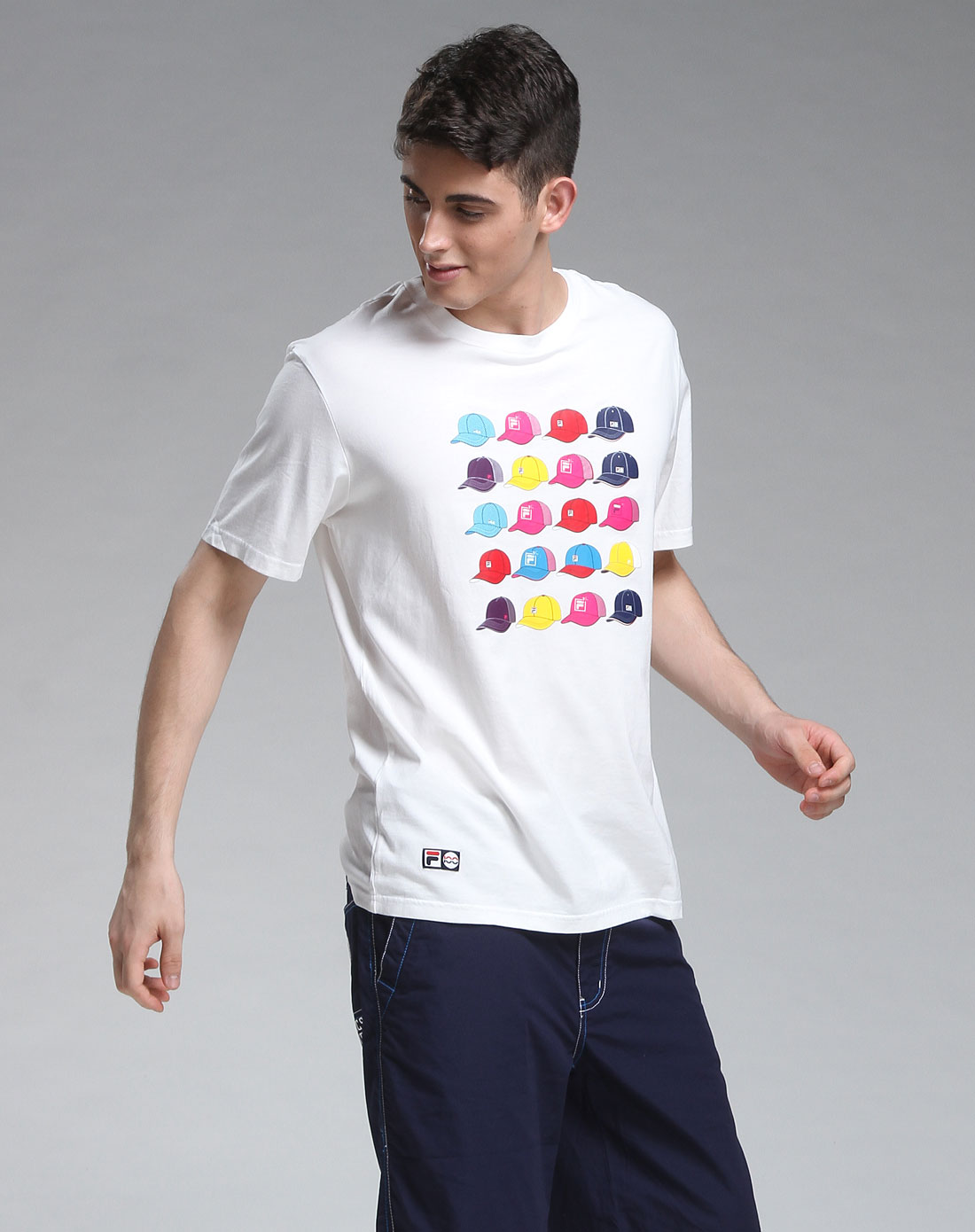 男款白色圆领鸭舌帽图案短袖t恤