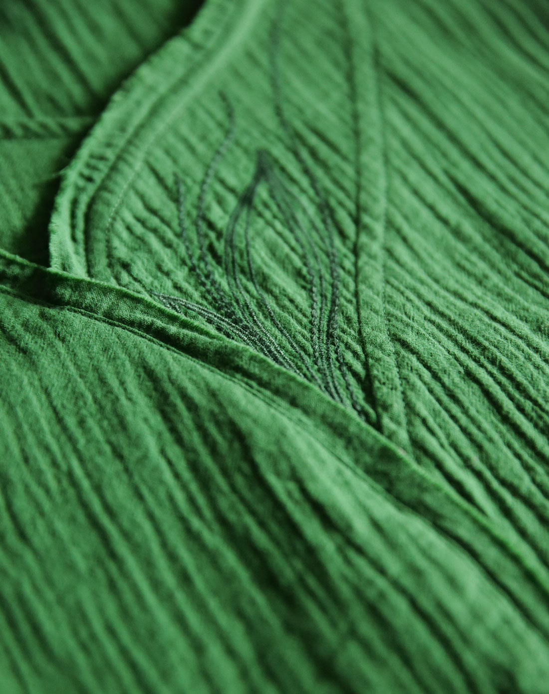 苍绿宽松九分袖文艺绣花t恤