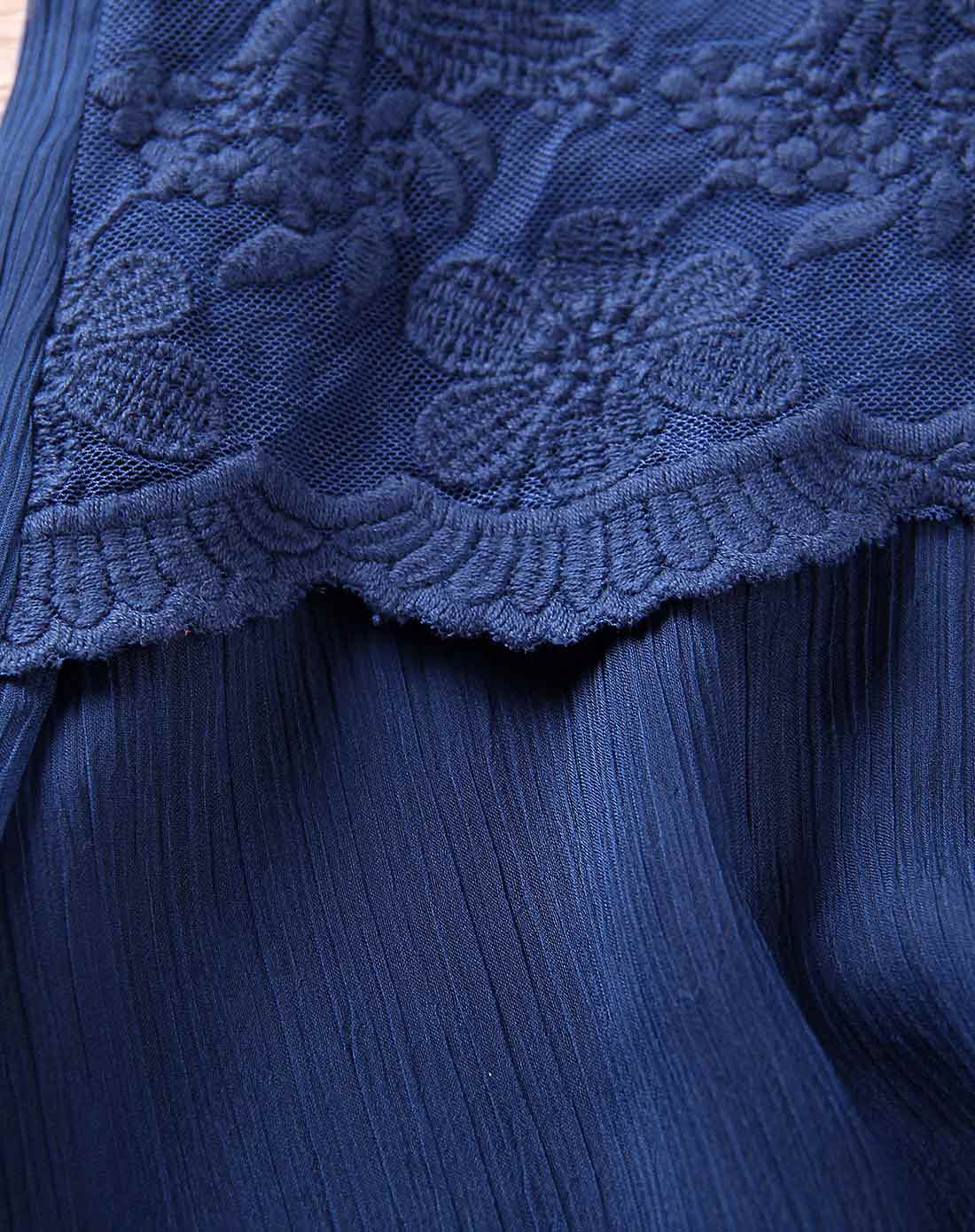 所在 蓝色蕾丝拼接雪纺长袖连衣裙